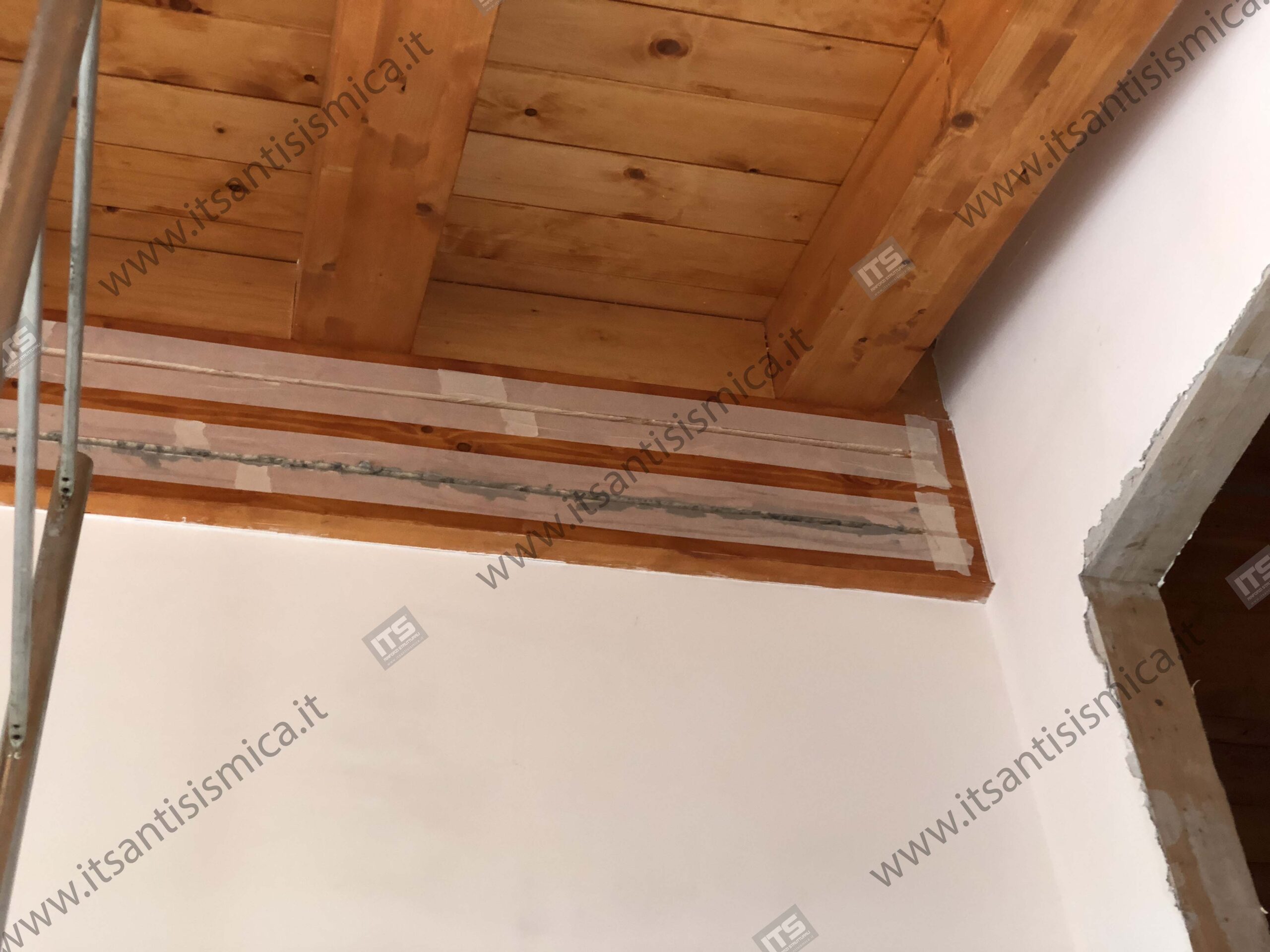 Consolidamento trave in legno a Subiaco — Subiaco (RM) — fotografia di cantiere 5
